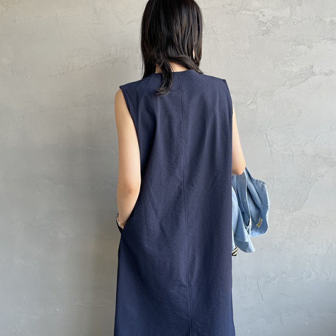 THOUSAND MILE [サウザンド マイル] 別注 シアサッカーハーフジップ ノースリーブワンピース [TM251SS50962-JF] NAVY &&モデル身長：160cm 着用サイズ：F&&