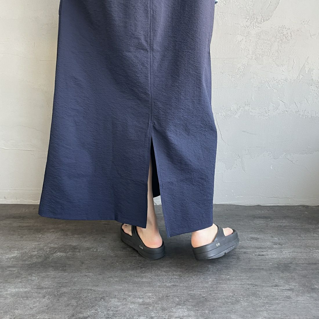THOUSAND MILE [サウザンド マイル] 別注 シアサッカーハーフジップ ノースリーブワンピース [TM251SS50962-JF] NAVY &&モデル身長：160cm 着用サイズ：F&&