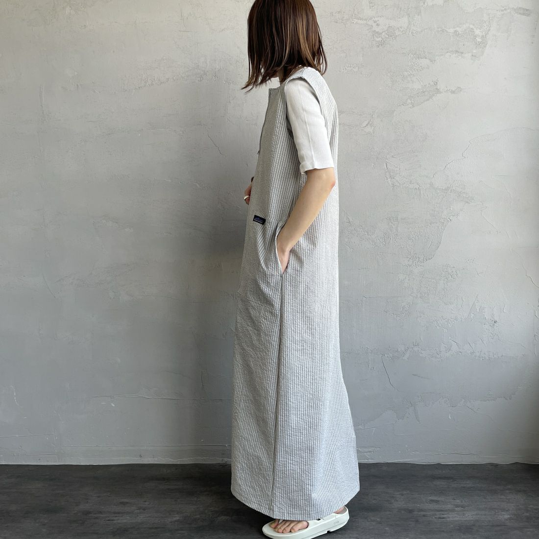 THOUSAND MILE [サウザンド マイル] 別注 ストライプ柄 シアサッカーハーフジップノースリーブワンピース [TM251ST50962-JF] GRAY ST &&モデル身長：158cm 着用サイズ：F&&