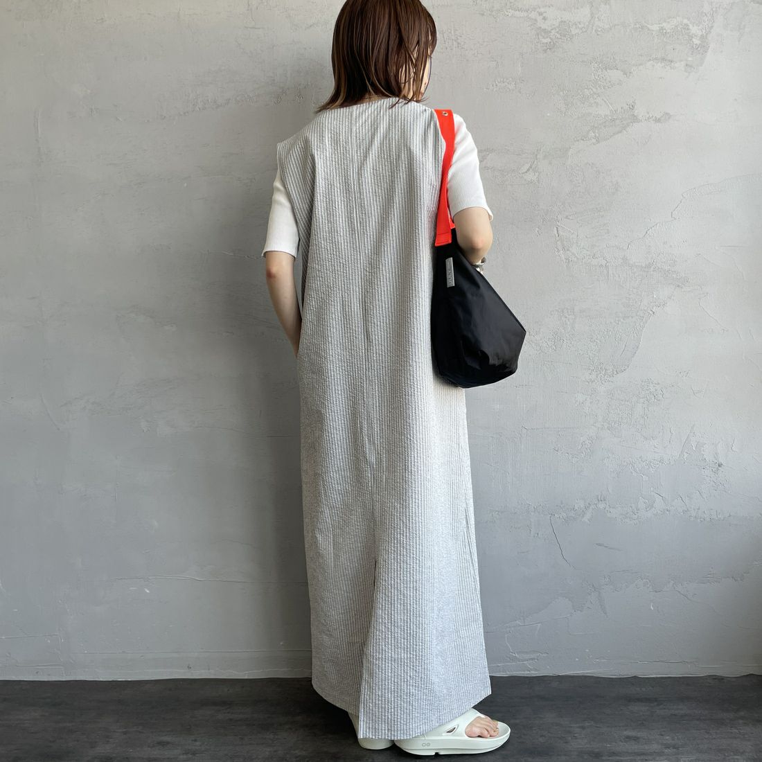 THOUSAND MILE [サウザンド マイル] 別注 ストライプ柄 シアサッカーハーフジップノースリーブワンピース [TM251ST50962-JF] GRAY ST &&モデル身長：158cm 着用サイズ：F&&