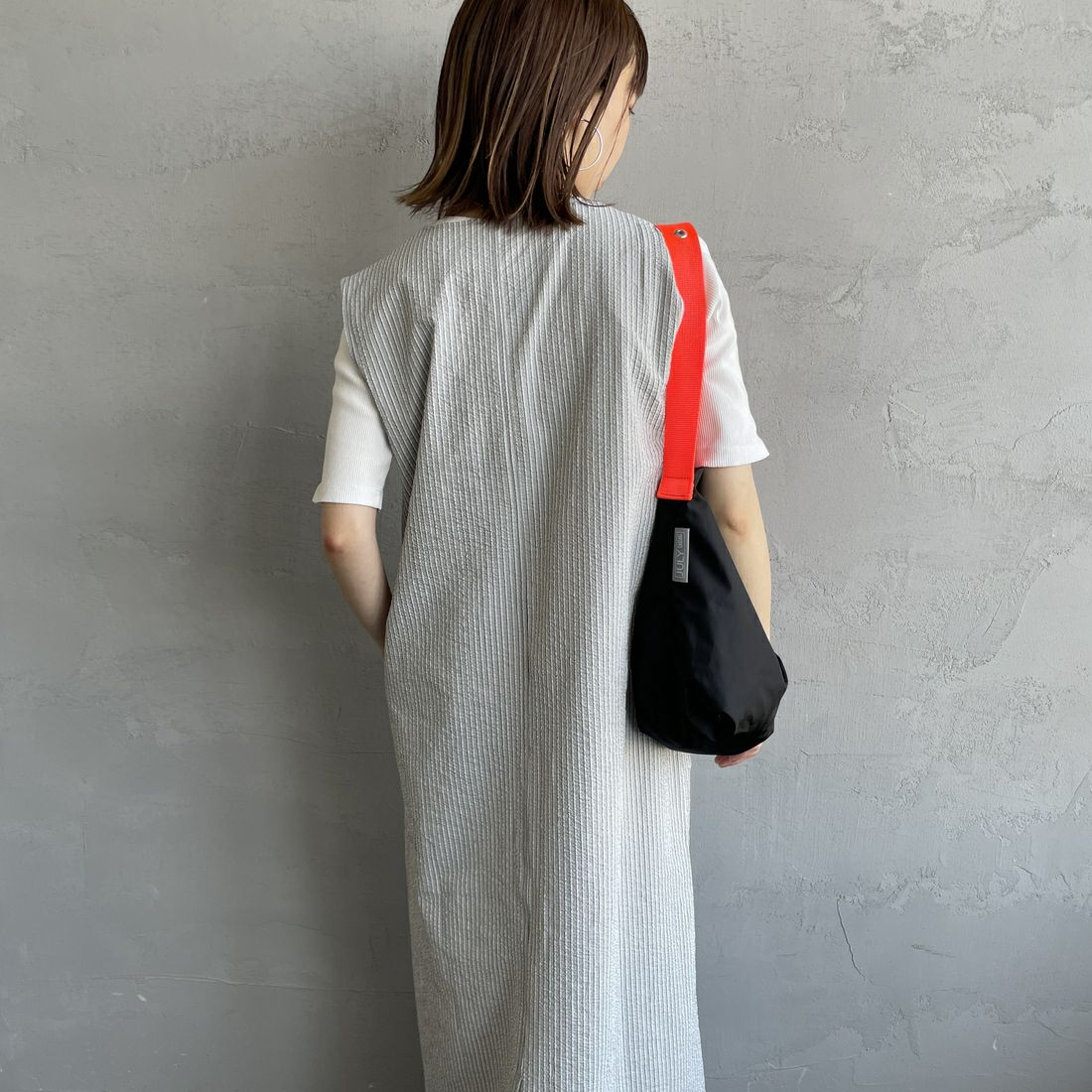 THOUSAND MILE [サウザンド マイル] 別注 ストライプ柄 シアサッカーハーフジップノースリーブワンピース [TM251ST50962-JF] GRAY ST &&モデル身長：158cm 着用サイズ：F&&