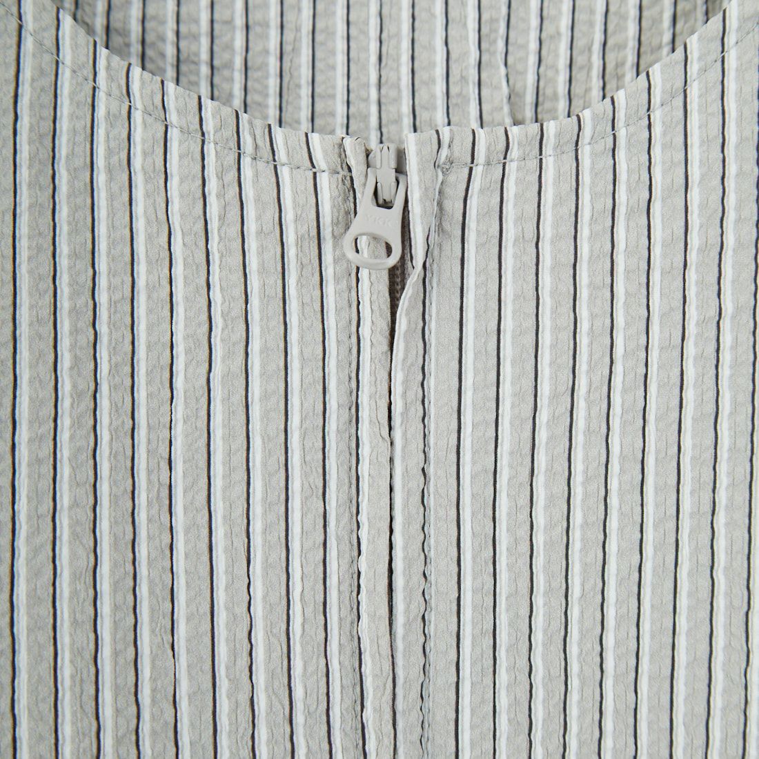 THOUSAND MILE [サウザンド マイル] 別注 ストライプ柄 シアサッカーハーフジップノースリーブワンピース [TM251ST50962-JF] GRAY ST