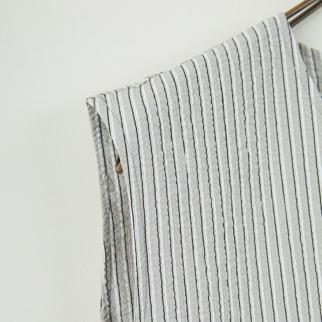 THOUSAND MILE [サウザンド マイル] 別注 ストライプ柄 シアサッカーハーフジップノースリーブワンピース [TM251ST50962-JF] GRAY ST