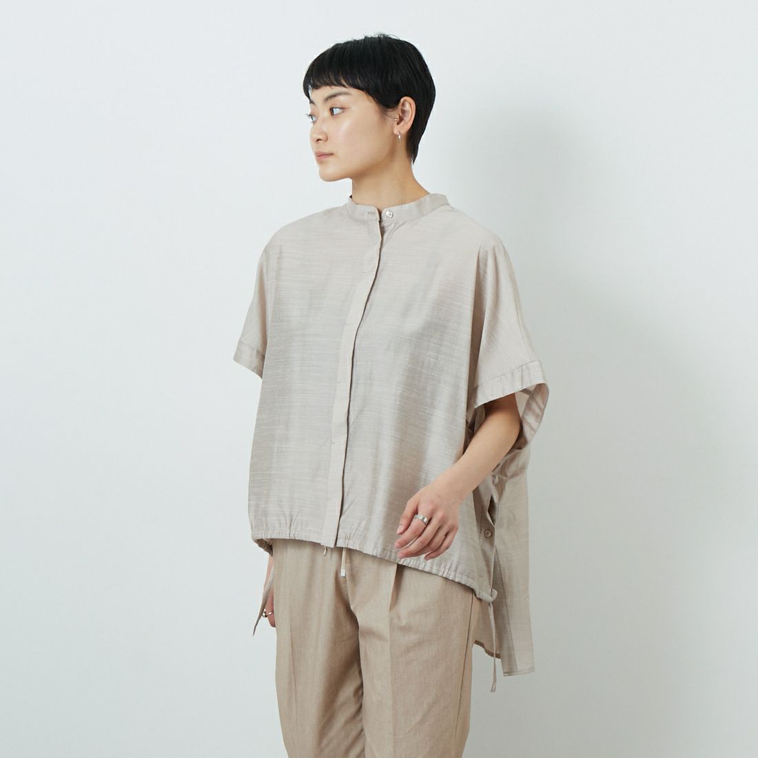 Jf Ready Made [ジェイエフレディメイド] シアー麻シャンブレーブラウス [8855330-02] 61 ﾍﾞｰｼﾞｭ &&モデル身長：160cm 着用サイズ：F&&