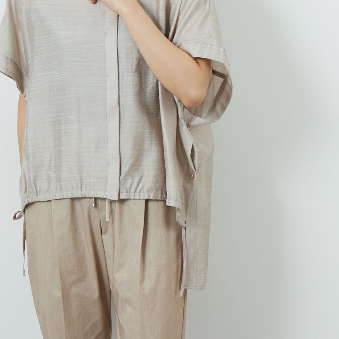 Jf Ready Made [ジェイエフレディメイド] シアー麻シャンブレーブラウス [8855330-02] 61 ﾍﾞｰｼﾞｭ &&モデル身長：160cm 着用サイズ：F&&