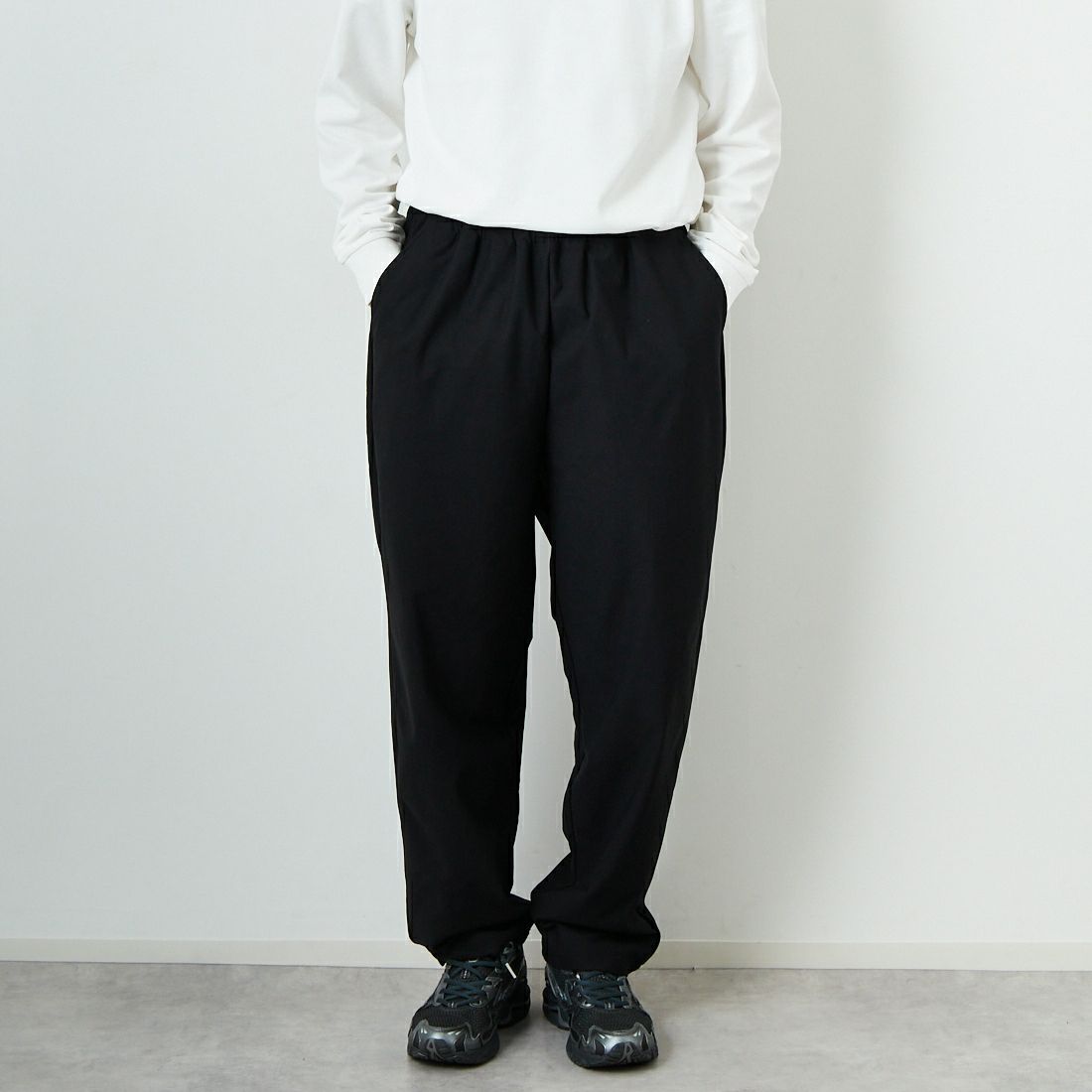 STILL BY HAND [スティルバイハンド] 別注 スリムテーパードパンツ [2501JF-EX05-JF] BLACK &&モデル身長：168cm 着用サイズ：46&&