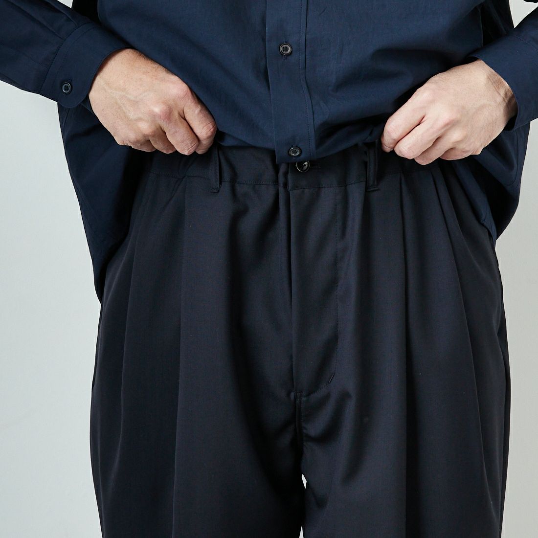 STILL BY HAND [スティルバイハンド] 別注 ツータックテーパードパンツ [2501JF-EX02-JF] BLACK NAVY