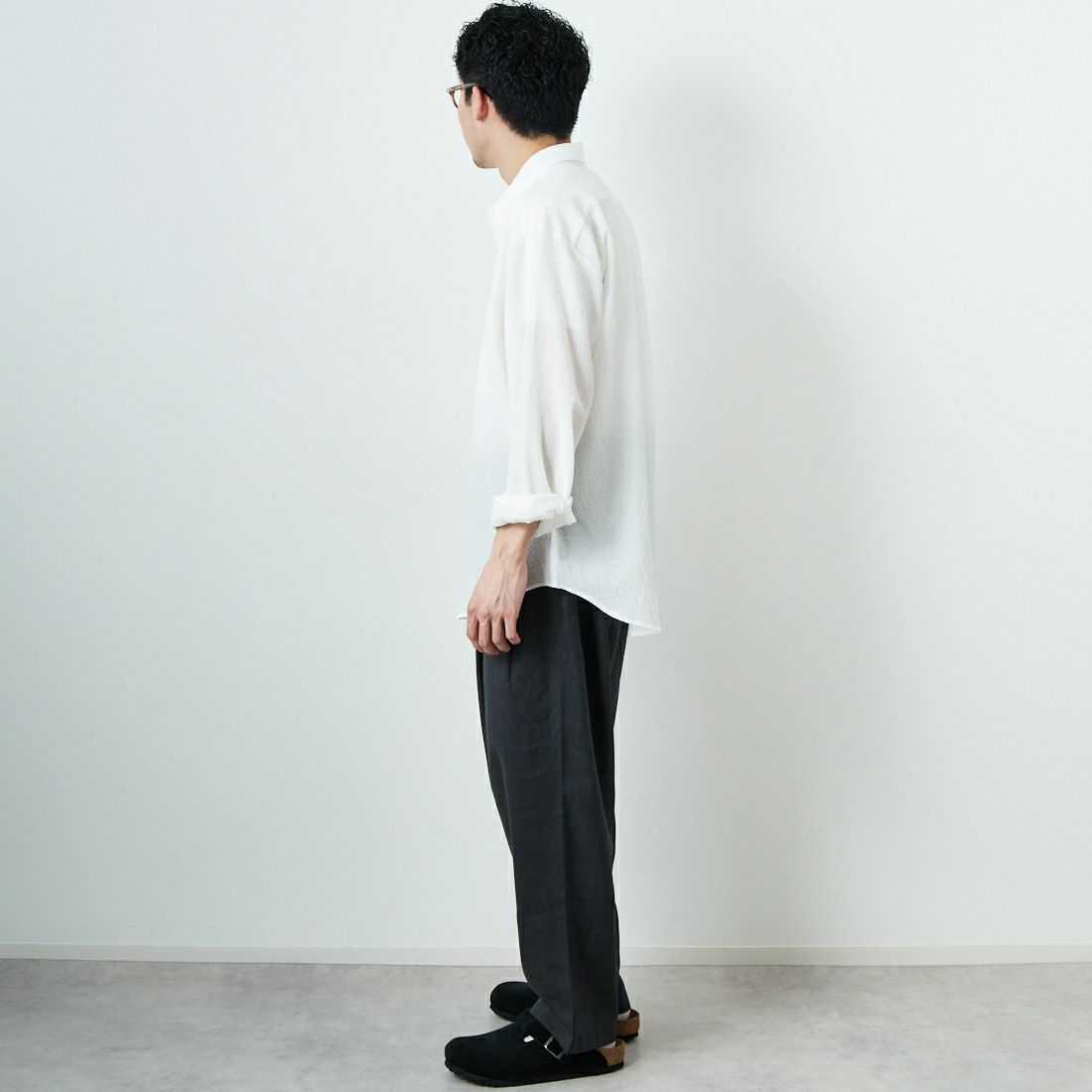 STILL BY HAND [スティルバイハンド] 別注 ツータックテーパードパンツ [2501JF-EX02-JF] CHARCOAL&&モデル身長：168cm 着用サイズ：46&&