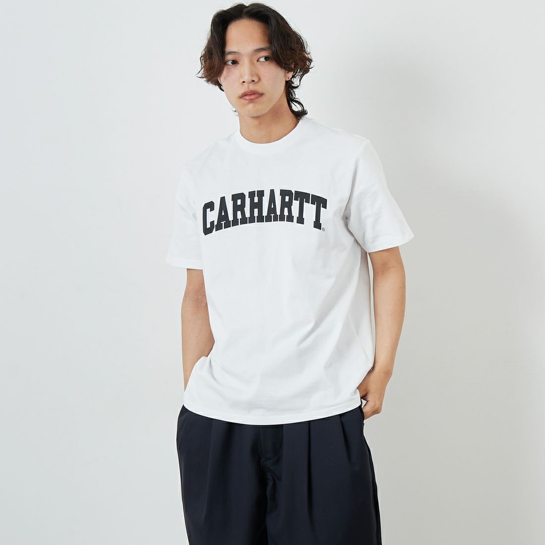 carhartt WIP [カーハートダブリューアイピー] ショートスリーブユニバーシティTシャツ [I034851] WHITE/BLAC &&モデル身長：179cm 着用サイズ：M&&