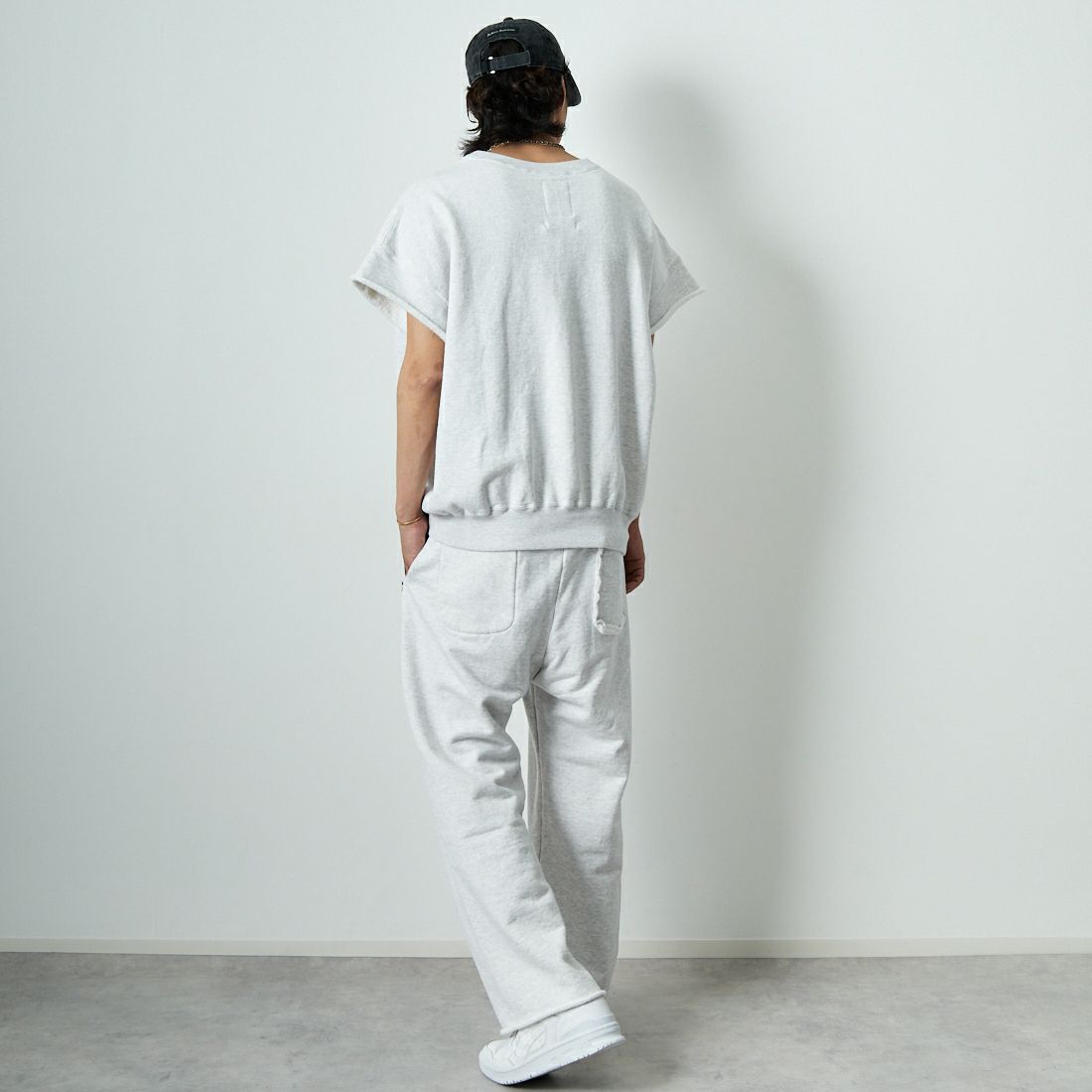 BOW WOW [バウワウ] ウィングパッチ スウェットパンツ [BW251-WIPSP] M.GRAY &&モデル身長：179cm 着用サイズ：L&&