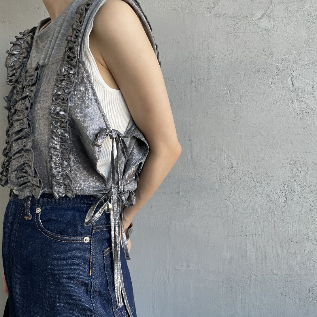 nenom [ネノム] マルチWAY箔フリルビスチェ [NE25112001] 07 GRAY &&モデル身長：150cm 着用サイズ：F&&