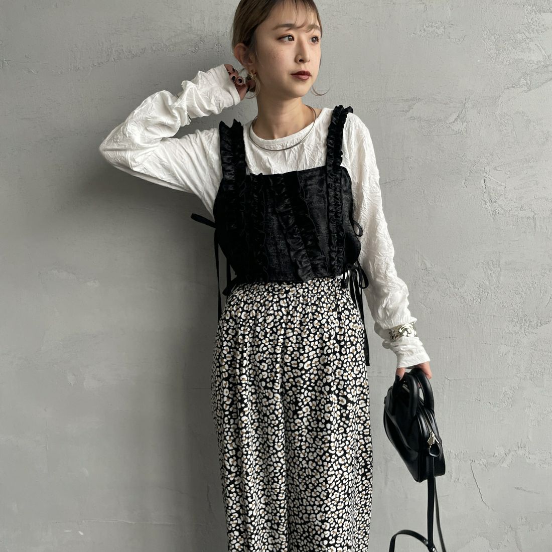 nenom [ネノム] マルチWAY箔フリルビスチェ [NE25112001] 09 BLACK &&モデル身長：150cm 着用サイズ：F&&