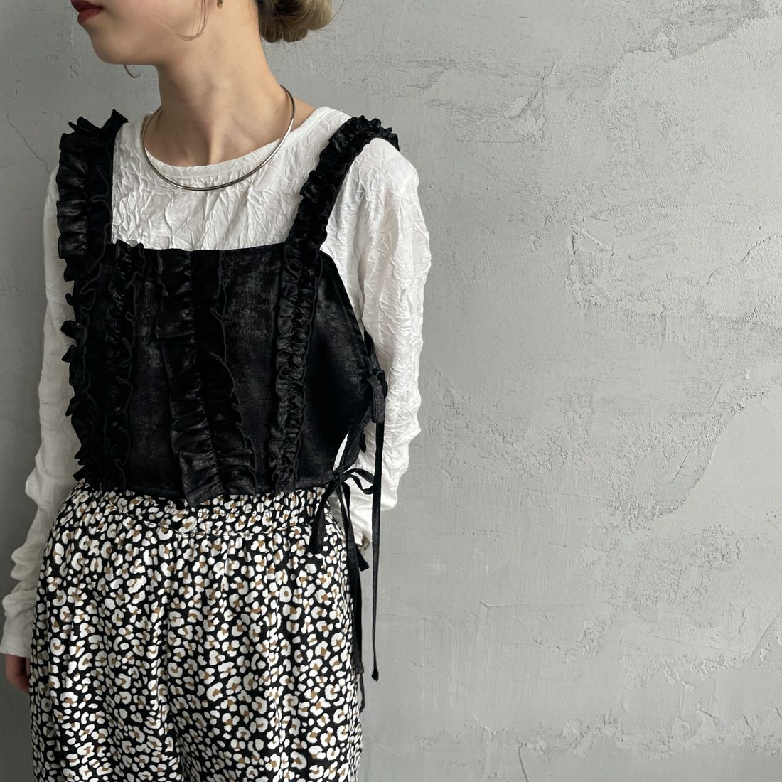 nenom [ネノム] マルチWAY箔フリルビスチェ [NE25112001] 09 BLACK &&モデル身長：150cm 着用サイズ：F&&