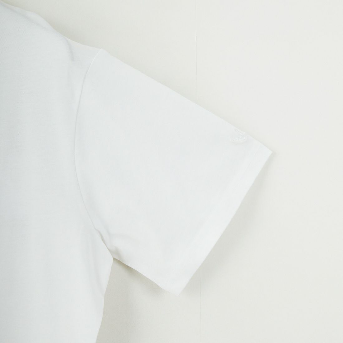 1PIU1UGUALE3 RELAX [ウノ ピゥ ウノ ウグァーレ トレ] パッチデザインロゴ半袖Tシャツ [UST-25064] SN10 WHITE