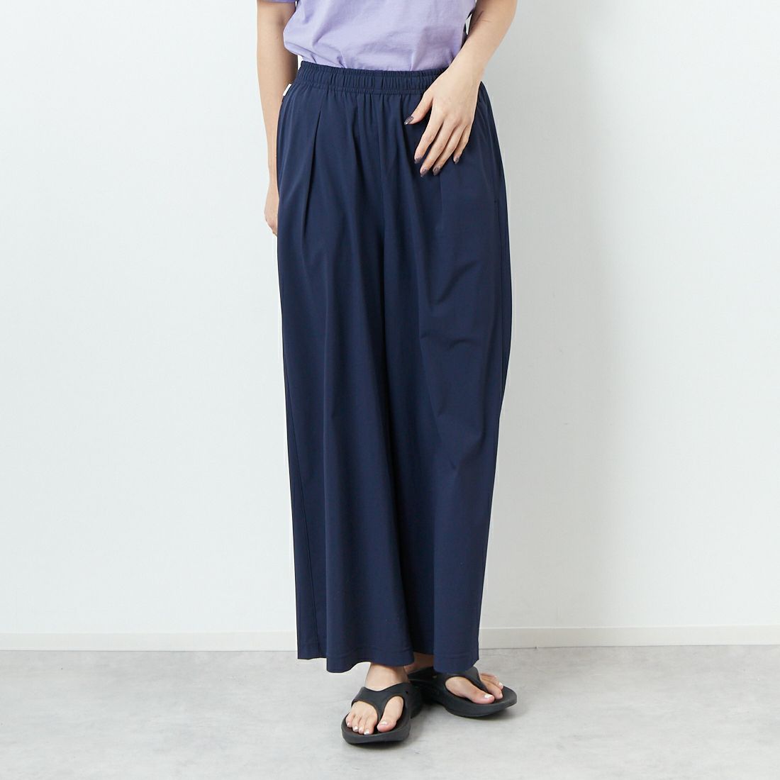 SOMETHING [サムシング] ウエストゴムSLワイドパンツ [SN9005] 5004 NAVY &&モデル身長：167cm 着用サイズ：F&&