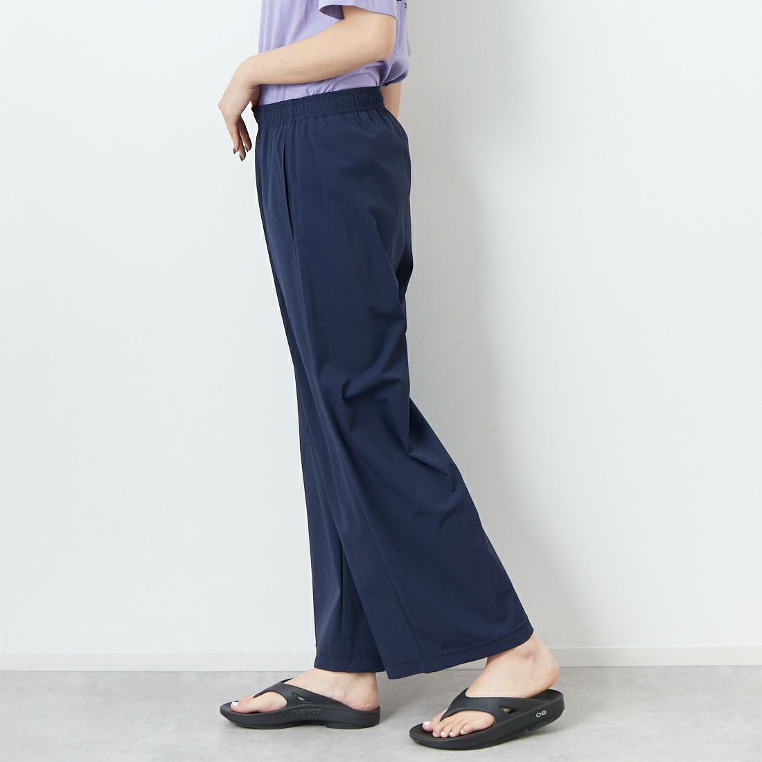 SOMETHING [サムシング] ウエストゴムSLワイドパンツ [SN9005] 5004 NAVY &&モデル身長：167cm 着用サイズ：F&&