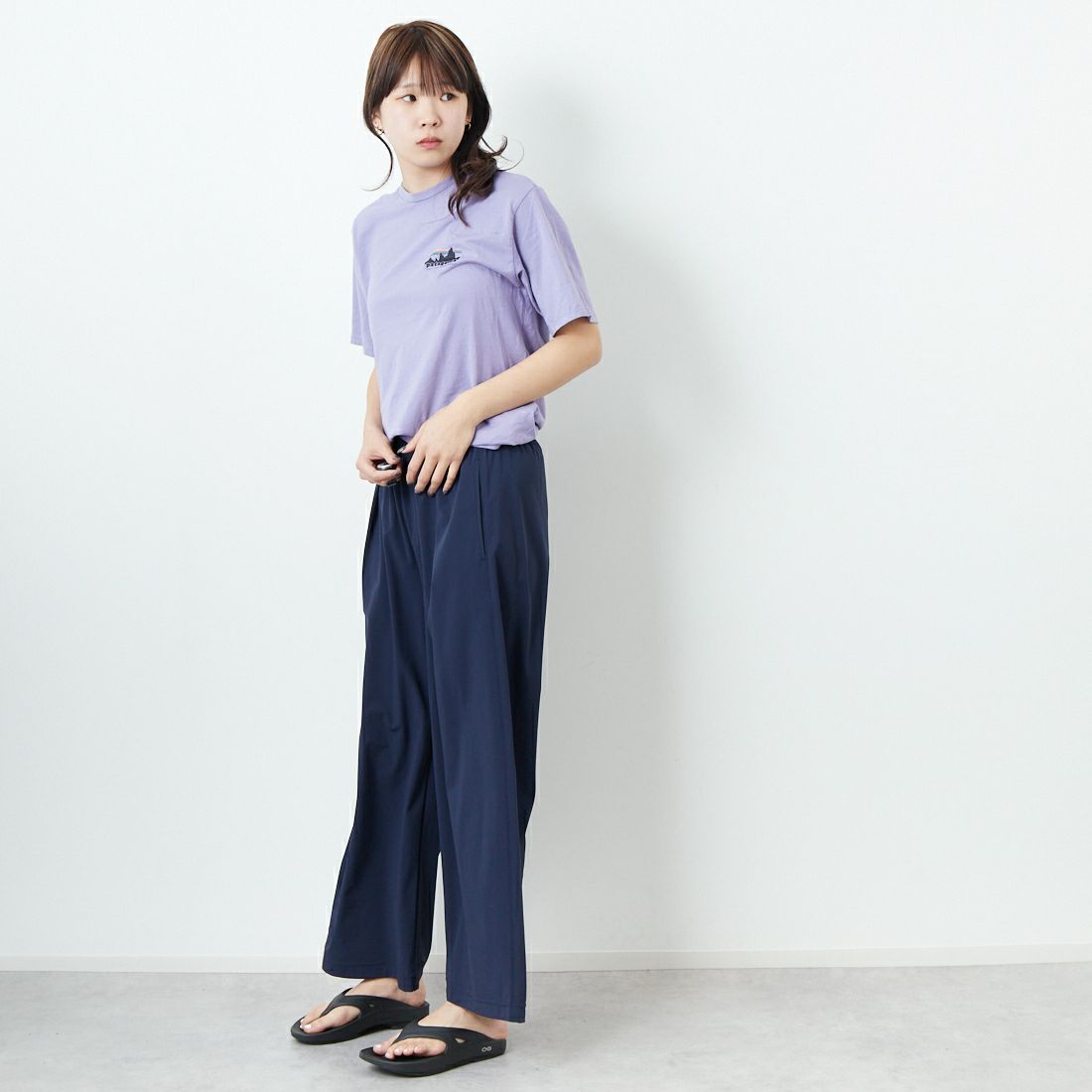SOMETHING [サムシング] ウエストゴムSLワイドパンツ [SN9005] 5004 NAVY &&モデル身長：167cm 着用サイズ：F&&