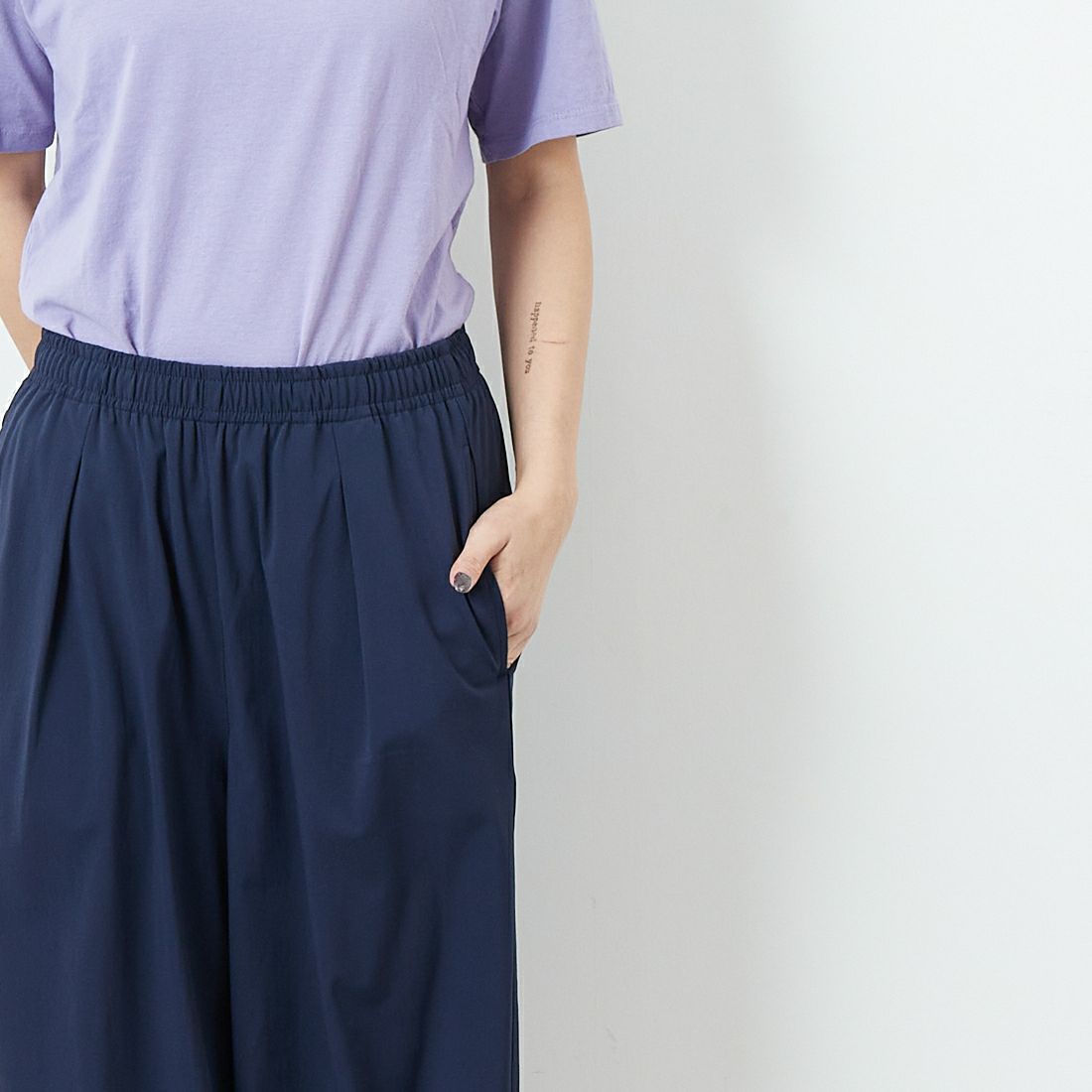 SOMETHING [サムシング] ウエストゴムSLワイドパンツ [SN9005] 5004 NAVY &&モデル身長：167cm 着用サイズ：F&&