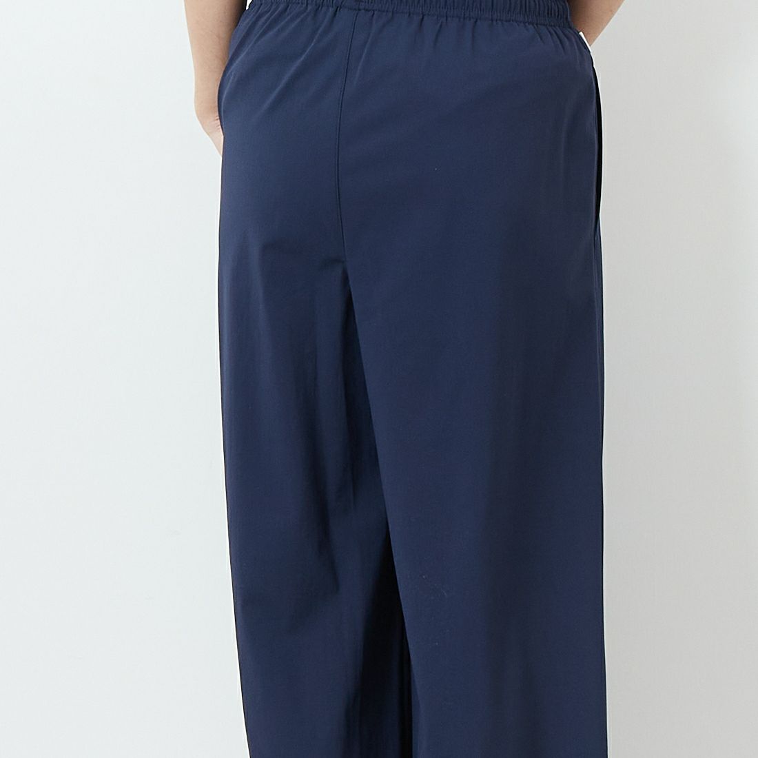 SOMETHING [サムシング] ウエストゴムSLワイドパンツ [SN9005] 5004 NAVY &&モデル身長：167cm 着用サイズ：F&&