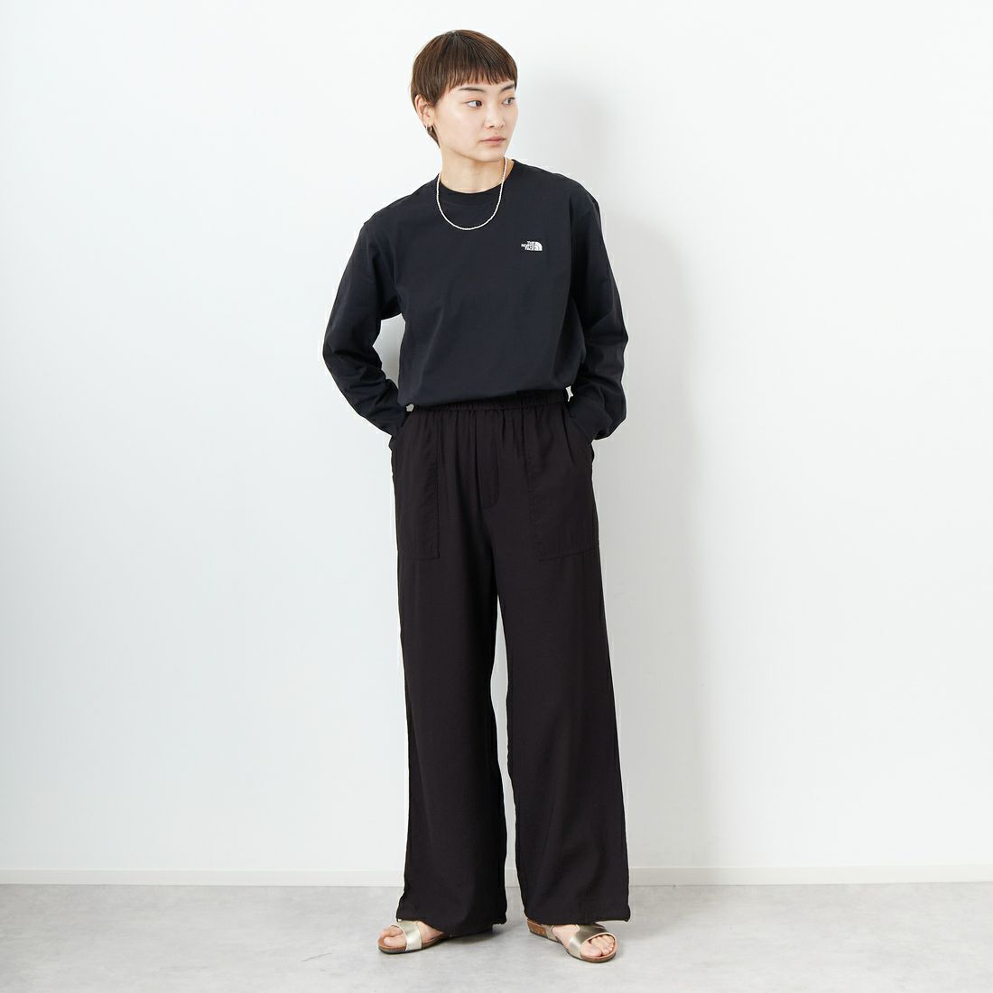 SOMETHING [サムシング] ウエストゴムSLパラシュートワイドパンツ [SN9008] 5075 BLACK &&モデル身長：160cm 着用サイズ：F&&