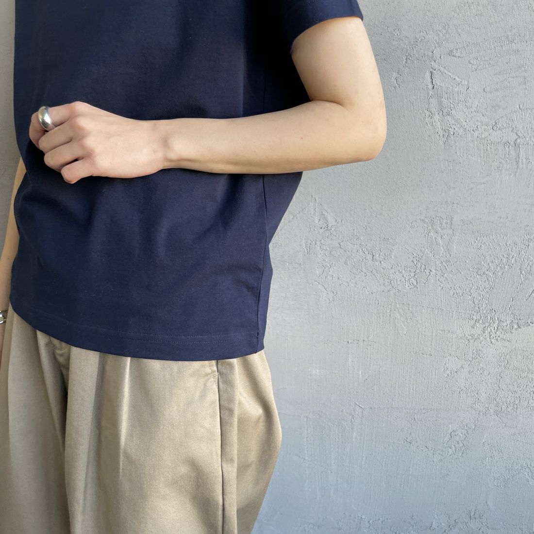 Gymphlex [ジムフレックス] クルーネック ニットライン Tシャツ [GY-C0448CCB] NAVY/BEIGE &&モデル身長：158cm 着用サイズ：14&&