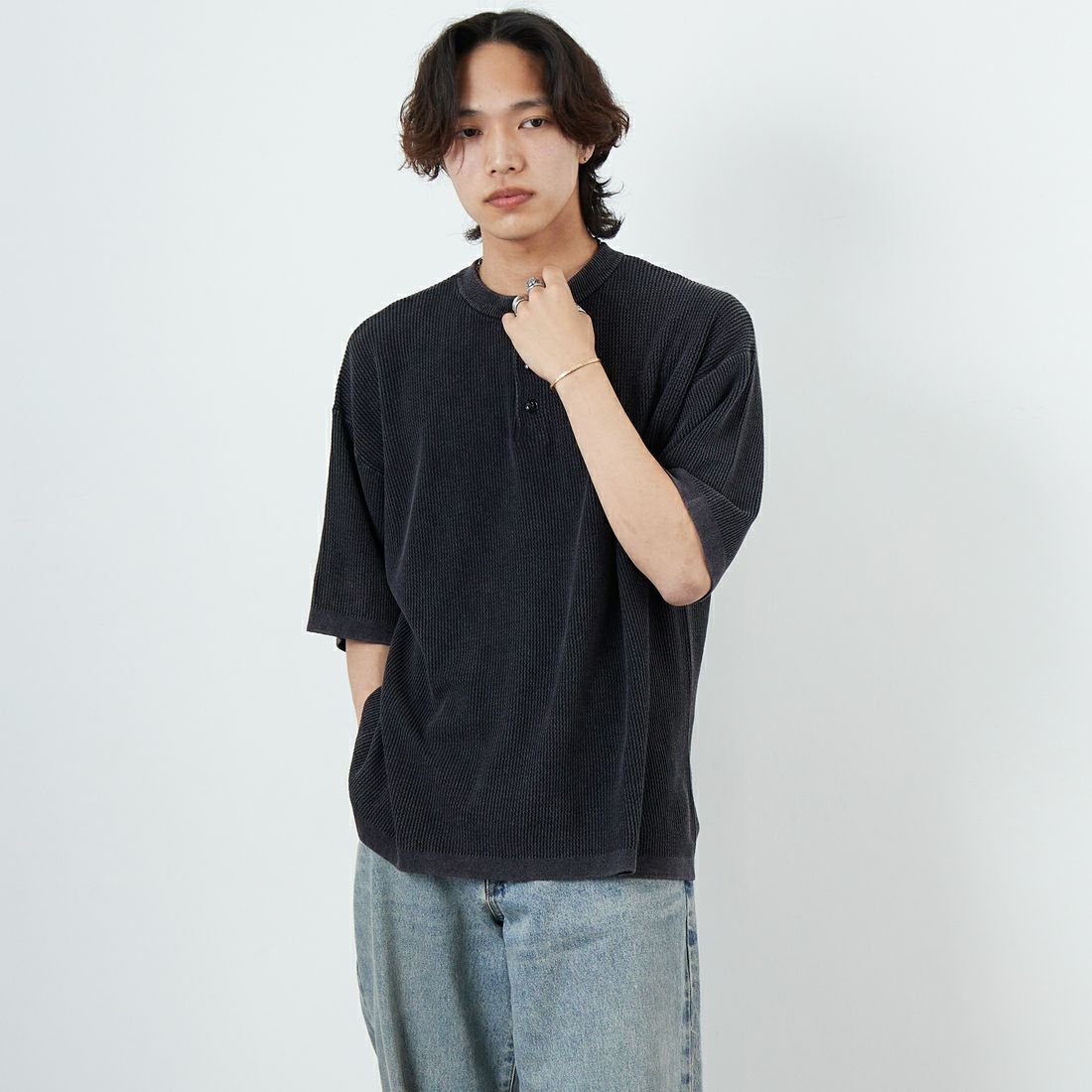 Health knit [ヘルスニット] ヘンリーネック ショートスリーブTシャツ [HR25S-M112] INK BLACK &&モデル身長：179cm 着用サイズ：L&&