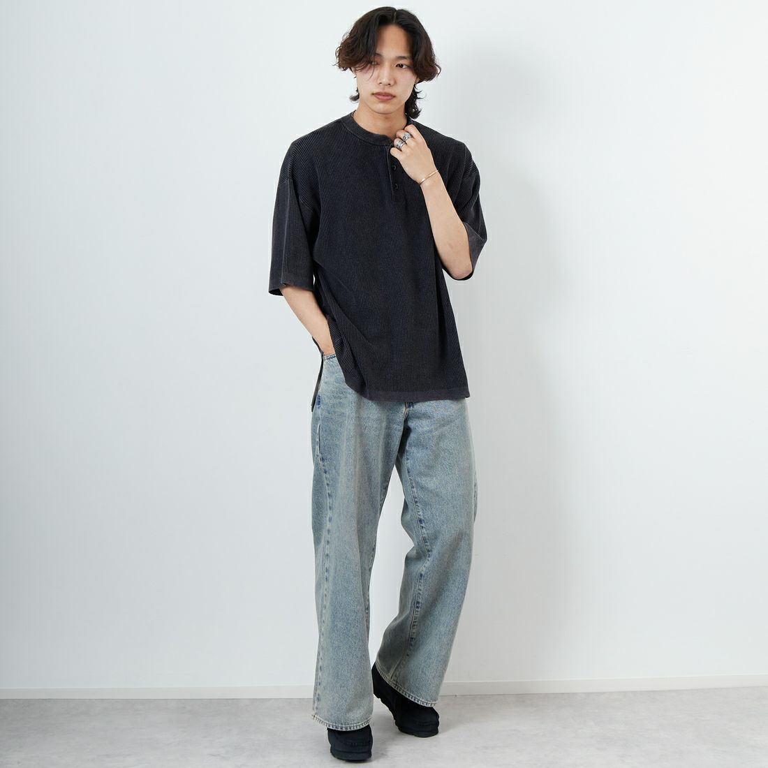 Health knit [ヘルスニット] ヘンリーネック ショートスリーブTシャツ [HR25S-M112] INK BLACK &&モデル身長：179cm 着用サイズ：L&&