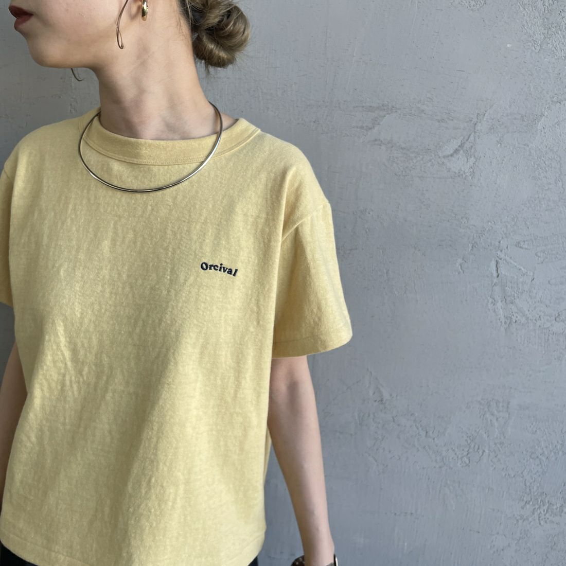 ORCIVAL [オーシバル] ロゴ刺繍ショートスリーブTシャツ [OR-C0418MIT] YELLOW &&モデル身長：150cm 着用サイズ：2&&