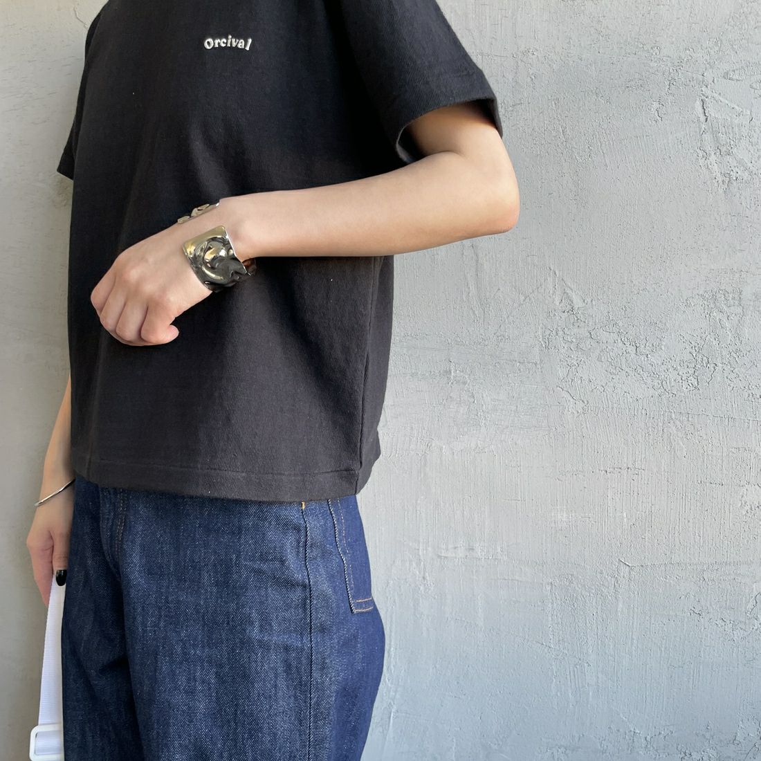 ORCIVAL [オーシバル] ロゴ刺繍ショートスリーブTシャツ [OR-C0418MIT] BLACK &&モデル身長：150cm 着用サイズ：2&&