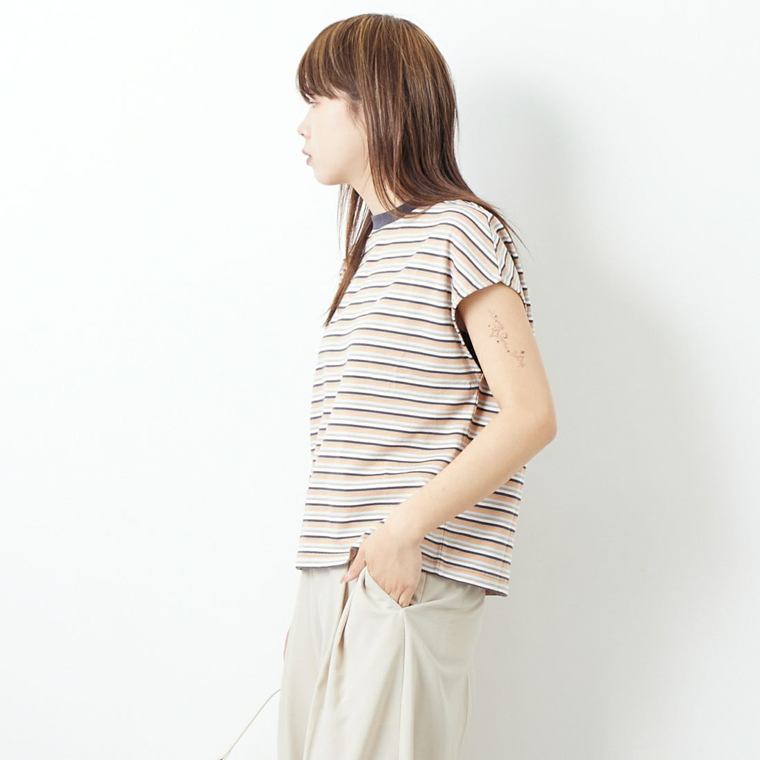 Gymphlex [ジムフレックス] スリーブレスTシャツ [GY-C0445MST] BEIGE STRI &&モデル身長：167cm 着用サイズ：14&&