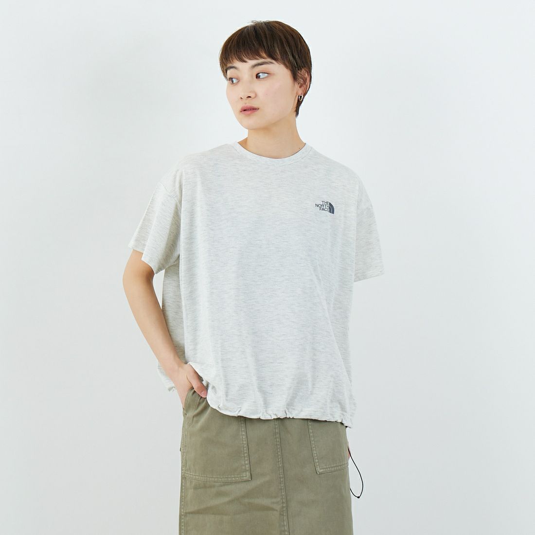 THE NORTH FACE [ザ ノースフェイス] マテリアルフラワーTシャツ [NTW12501] OM &&モデル身長：160cm 着用サイズ：L&&