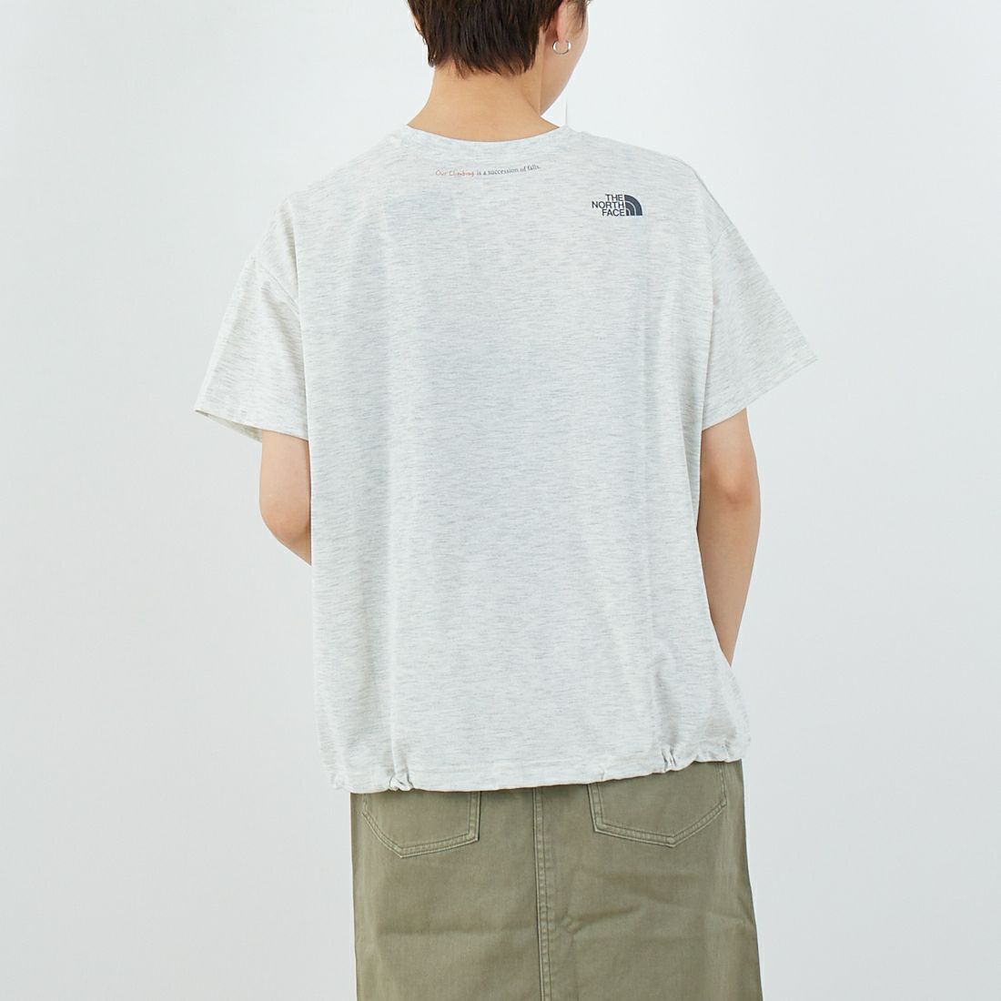 THE NORTH FACE [ザ ノースフェイス] マテリアルフラワーTシャツ [NTW12501] OM &&モデル身長：160cm 着用サイズ：L&&