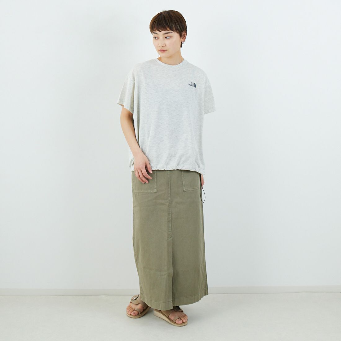 THE NORTH FACE [ザ ノースフェイス] マテリアルフラワーTシャツ [NTW12501] OM &&モデル身長：160cm 着用サイズ：L&&