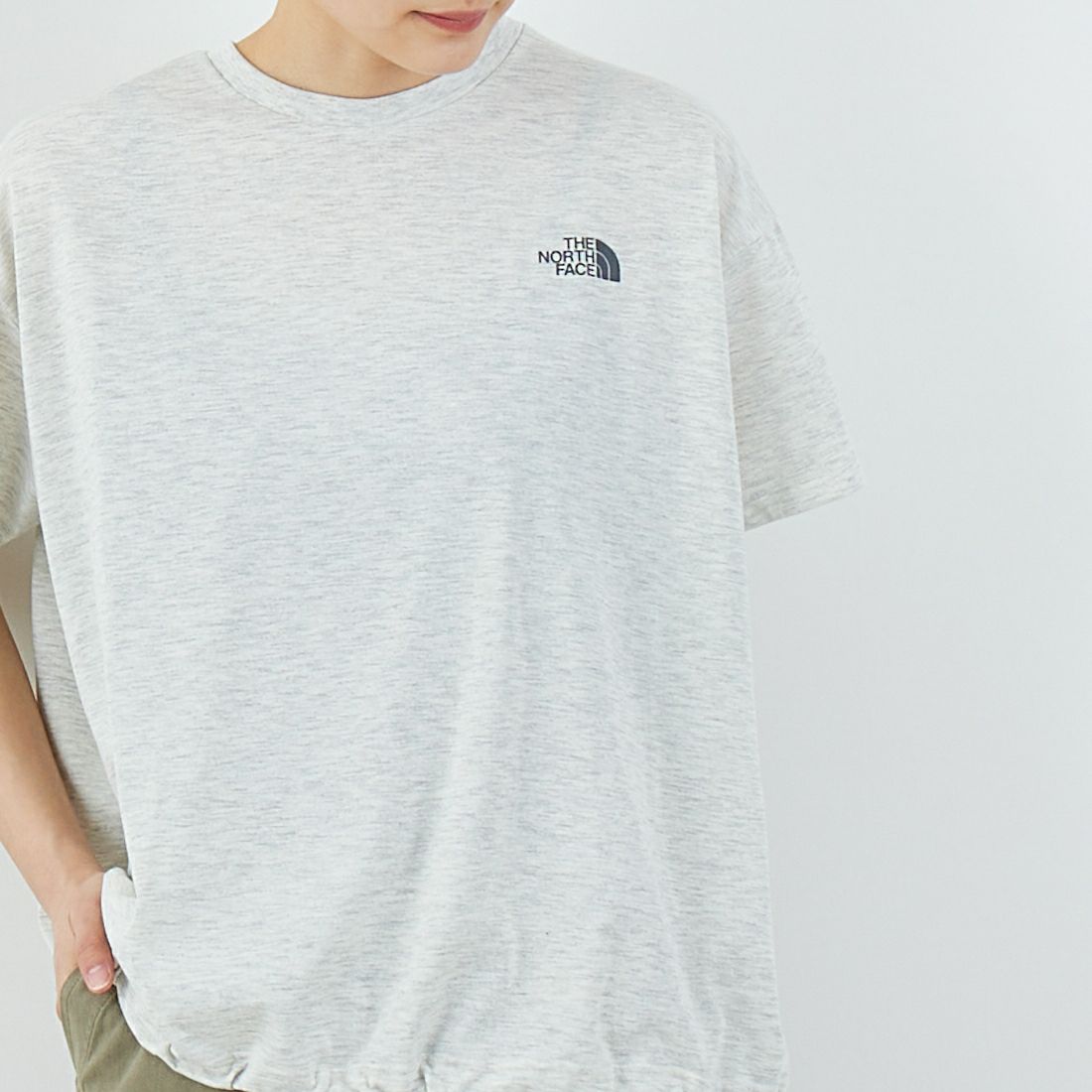 THE NORTH FACE [ザ ノースフェイス] マテリアルフラワーTシャツ [NTW12501] OM &&モデル身長：160cm 着用サイズ：L&&