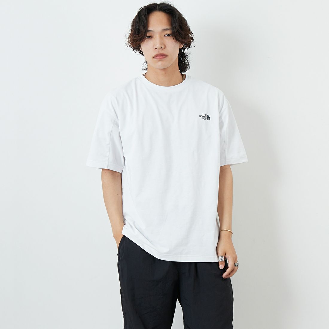 THE NORTH FACE [ザ ノースフェイス] ショートスリーブ ESロゴワイドTシャツ [NT32585] W &&モデル身長：179cm 着用サイズ：L&&