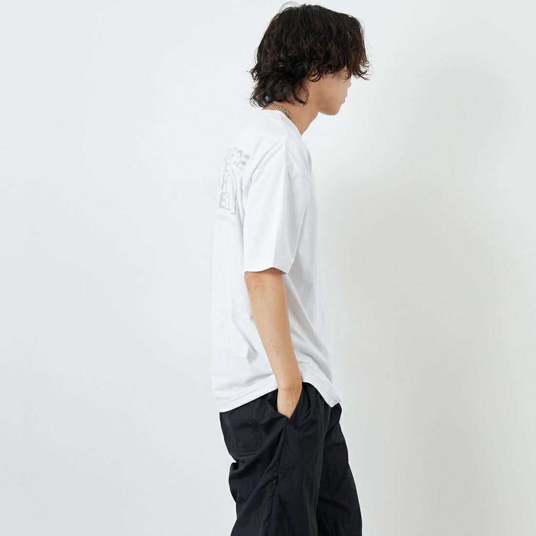 THE NORTH FACE [ザ ノースフェイス] ショートスリーブ ESロゴワイドTシャツ [NT32585] W &&モデル身長：179cm 着用サイズ：L&&