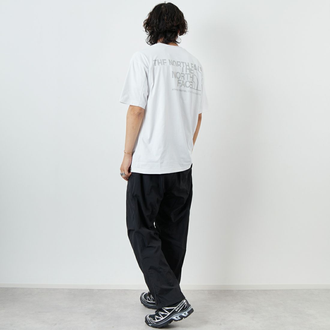 THE NORTH FACE [ザ ノースフェイス] ショートスリーブ ESロゴワイドTシャツ [NT32585] W &&モデル身長：179cm 着用サイズ：L&&