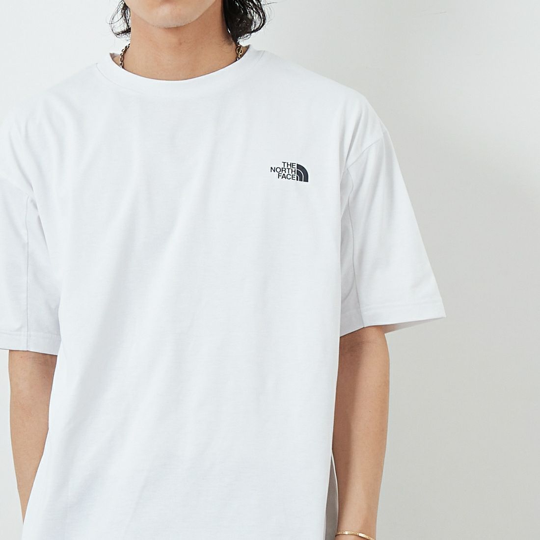 THE NORTH FACE [ザ ノースフェイス] ショートスリーブ ESロゴワイドTシャツ [NT32585] W &&モデル身長：179cm 着用サイズ：L&&