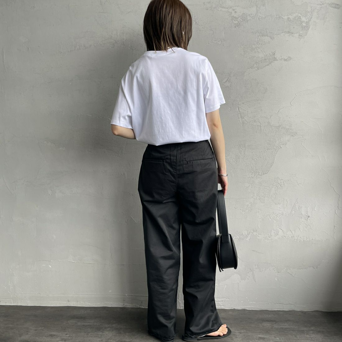 Calvin Klein [カルバンクライン] ショートスリーブモノグラムプリントTシャツ [4RB862G] YAA &&モデル身長：158cm 着用サイズ：XS&&