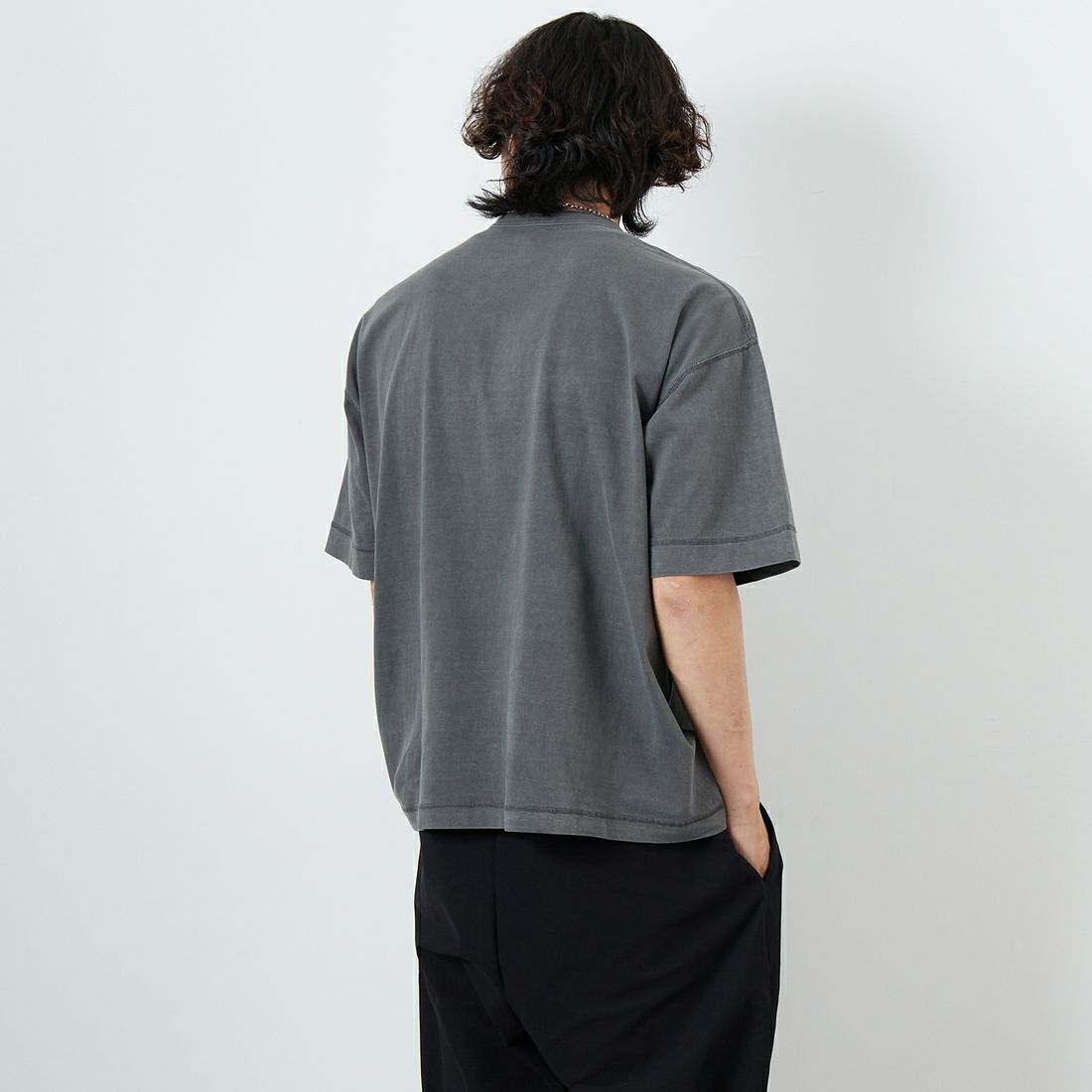 Health knit [ヘルスニット] ヘンリーネック 半袖Tシャツ(Sulfur dye) [HR25S-M104] L.GRAY &&モデル身長：179cm 着用サイズ：L&&