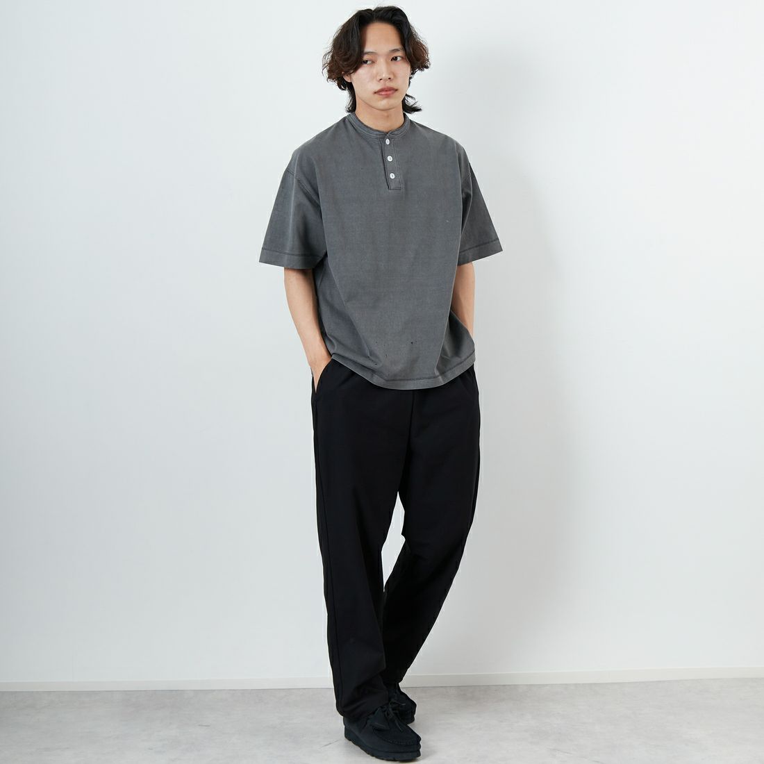 Health knit [ヘルスニット] ヘンリーネック 半袖Tシャツ(Sulfur dye) [HR25S-M104] L.GRAY &&モデル身長：179cm 着用サイズ：L&&