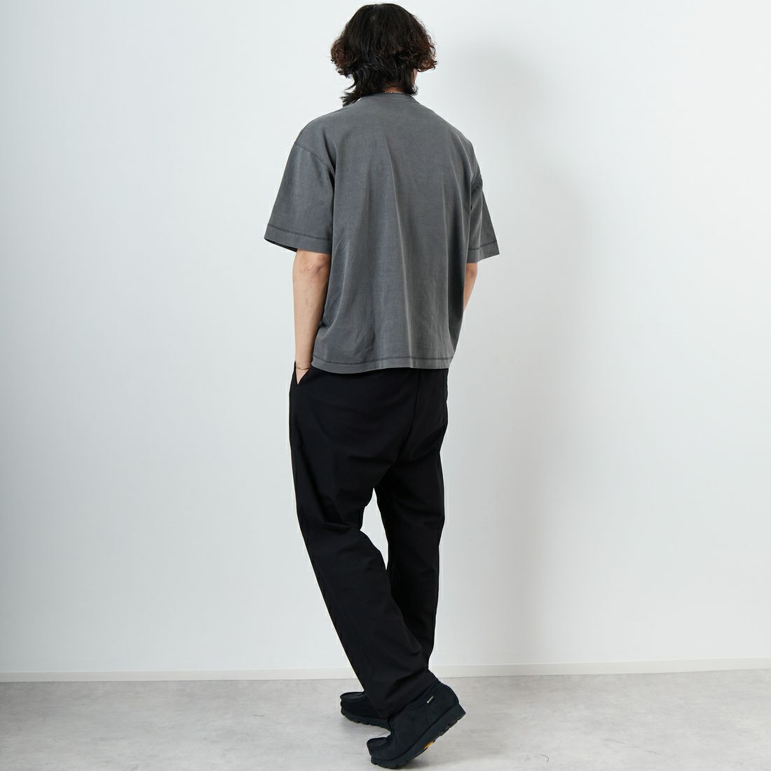 Health knit [ヘルスニット] ヘンリーネック 半袖Tシャツ(Sulfur dye) [HR25S-M104] L.GRAY &&モデル身長：179cm 着用サイズ：L&&