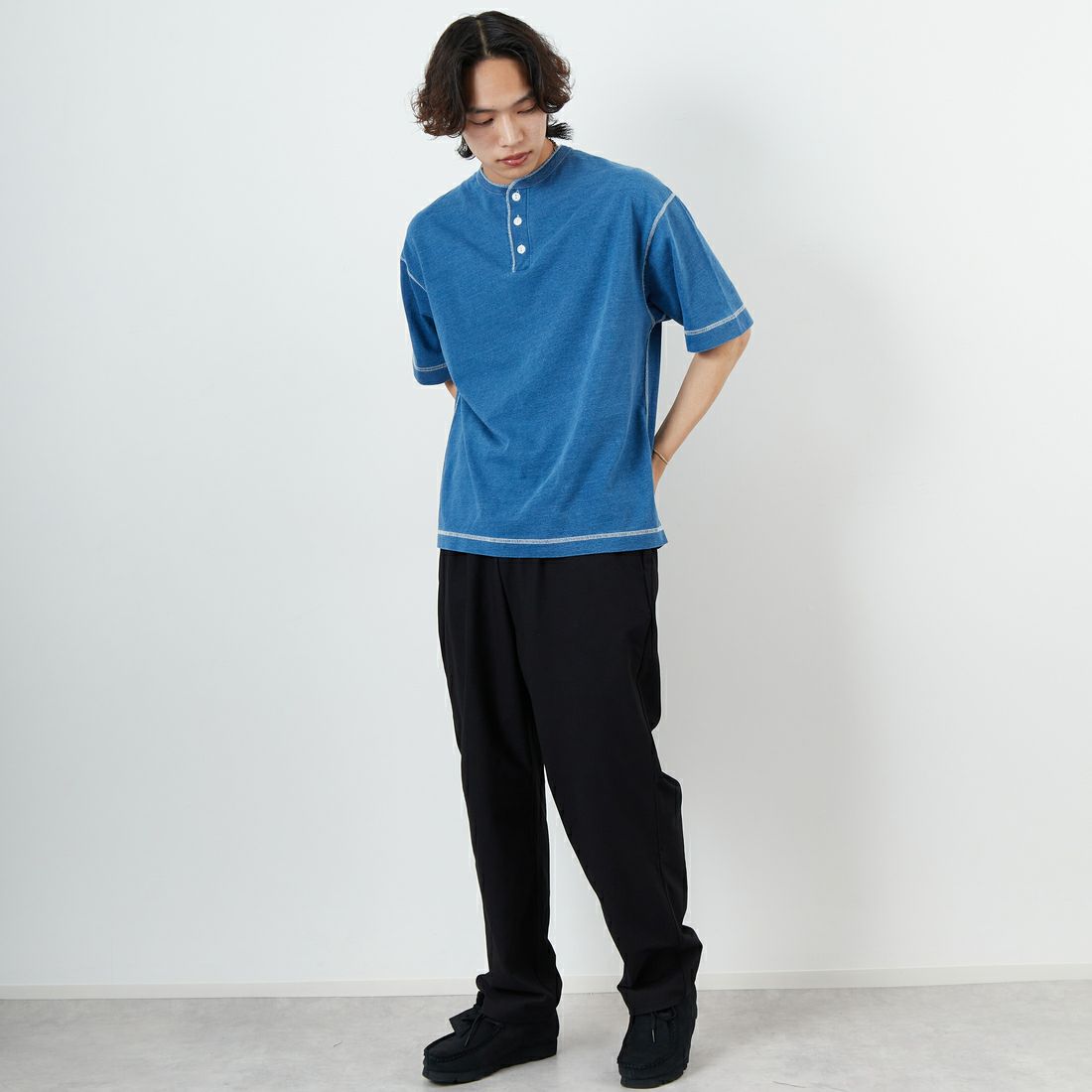 Health knit [ヘルスニット] ヘンリーネック 半袖Tシャツ(Indigo) [HR25S-M104-2] BLUE &&モデル身長：179cm 着用サイズ：L&&