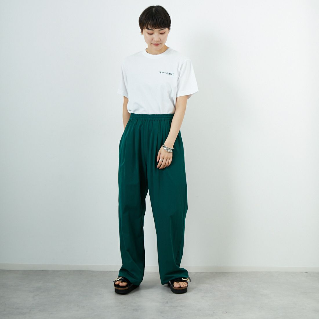 Sporty&Rich [スポーティアンドリッチ] Drink More Water Tシャツ [TO043606300] WHITE &&モデル身長：160cm 着用サイズ：S&&