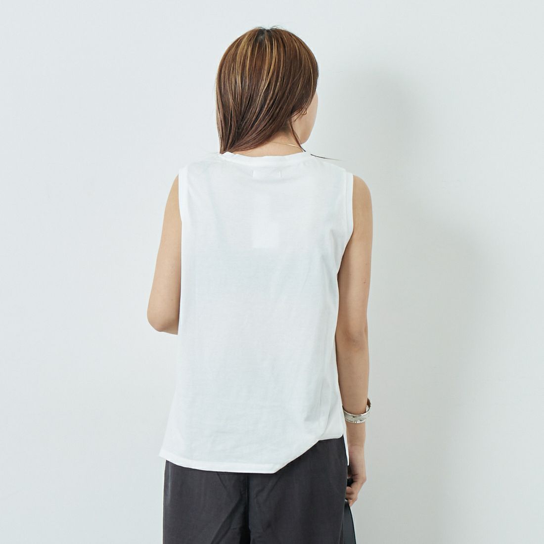 me. [ミードット] EMBRODERY タンクトップ [ME-24404] 205 OFF &&モデル身長：167cm 着用サイズ：F&&
