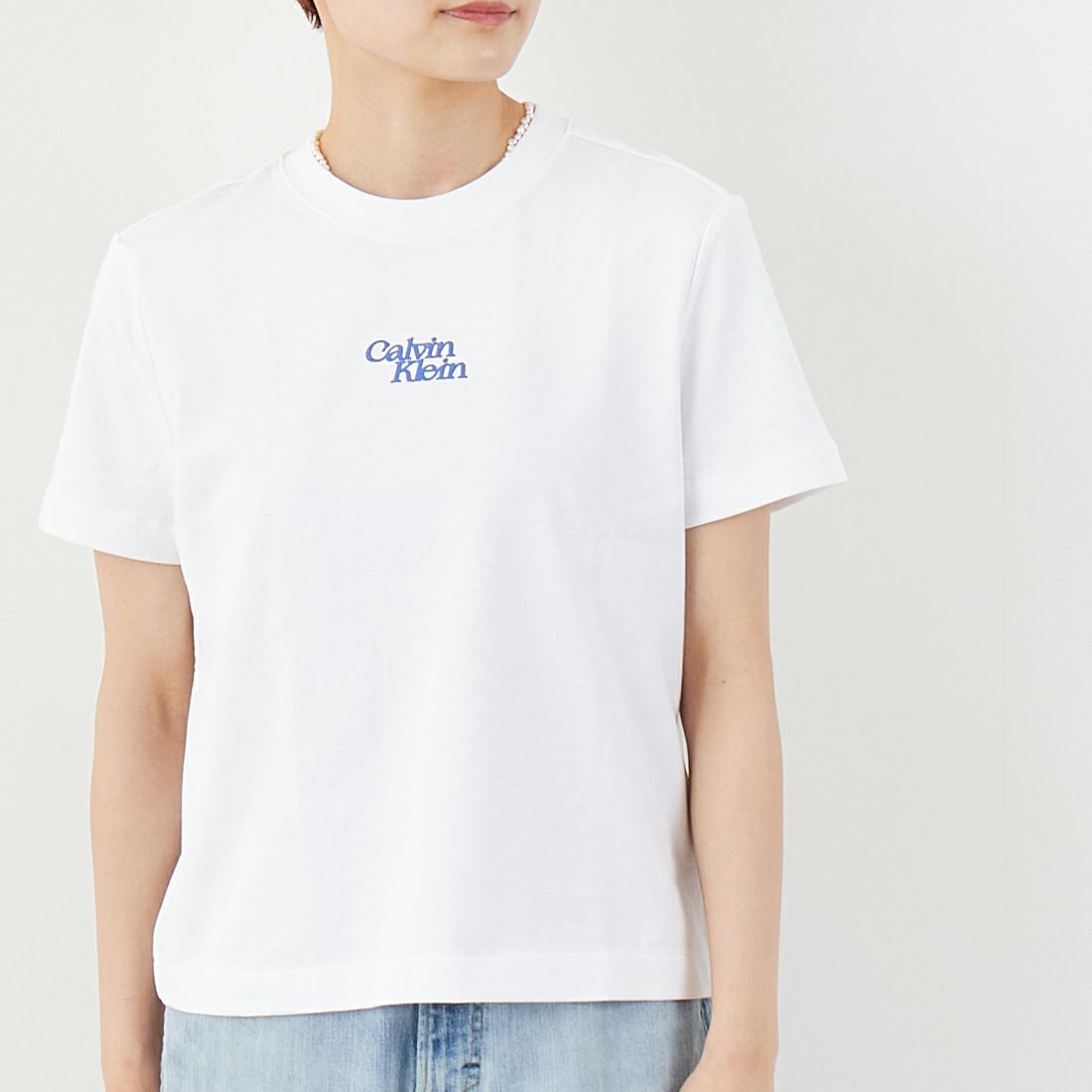 Calvin Klein [カルバンクライン] フロックロゴクルーネックTシャツ [47B851G] YAA &&モデル身長：160cm 着用サイズ：S&&