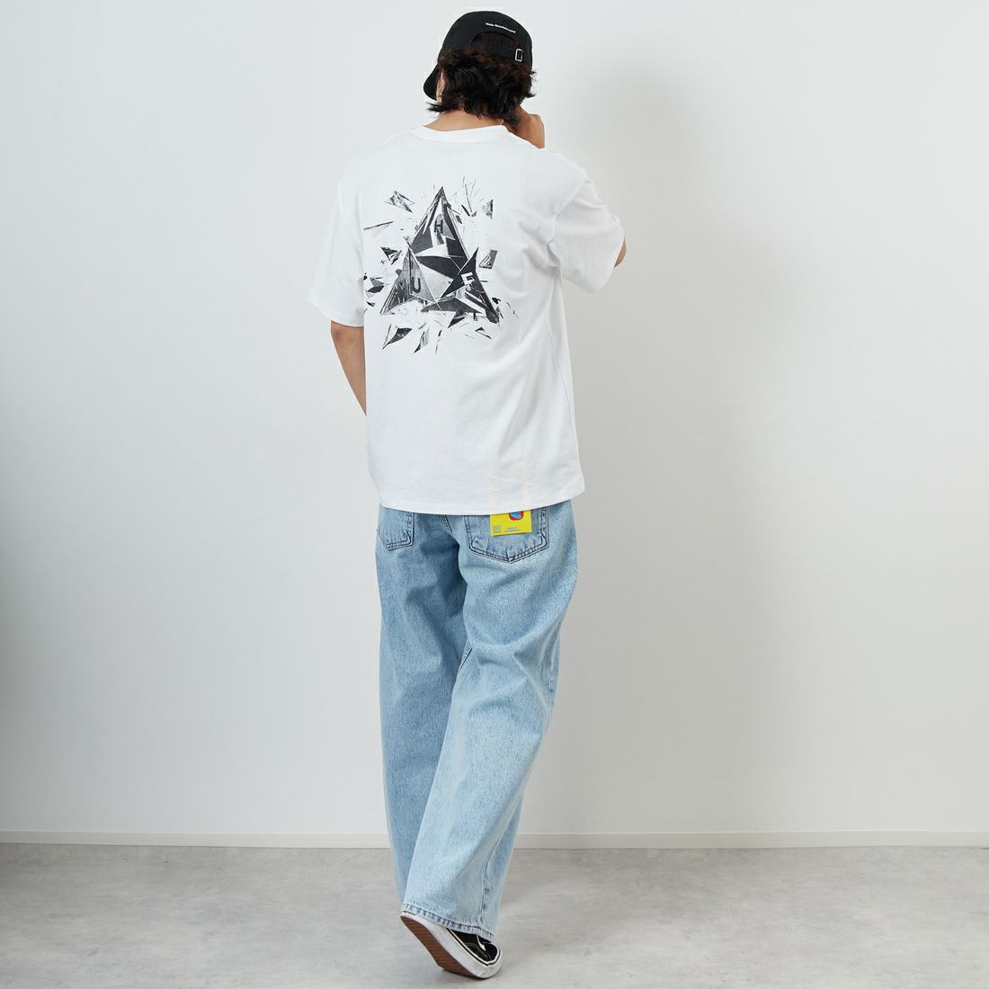 HUF [ハフ] AUTO GLASS ショートスリーブTシャツ [TS02413] WHITE &&モデル身長：179cm 着用サイズ：L&&