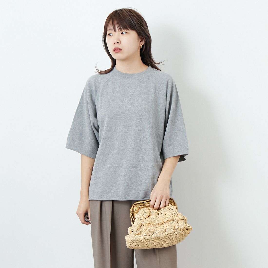 THE SHINZONE [ザ シンゾーン] INLAYED ハーフスリーブTシャツ [25SMSCU03] 06 GRAY &&モデル身長：167cm 着用サイズ：F0&&
