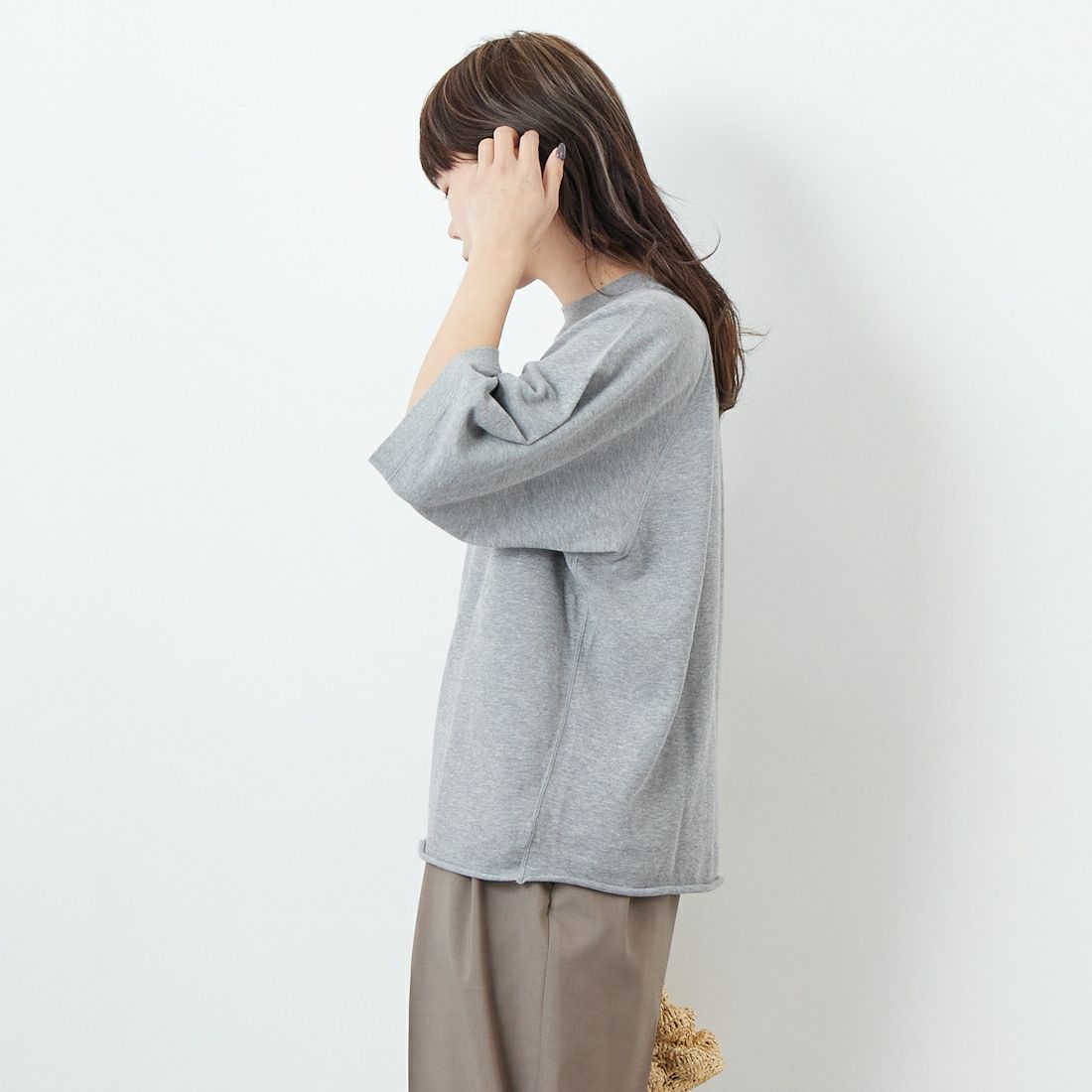 THE SHINZONE [ザ シンゾーン] INLAYED ハーフスリーブTシャツ [25SMSCU03] 06 GRAY &&モデル身長：167cm 着用サイズ：F0&&