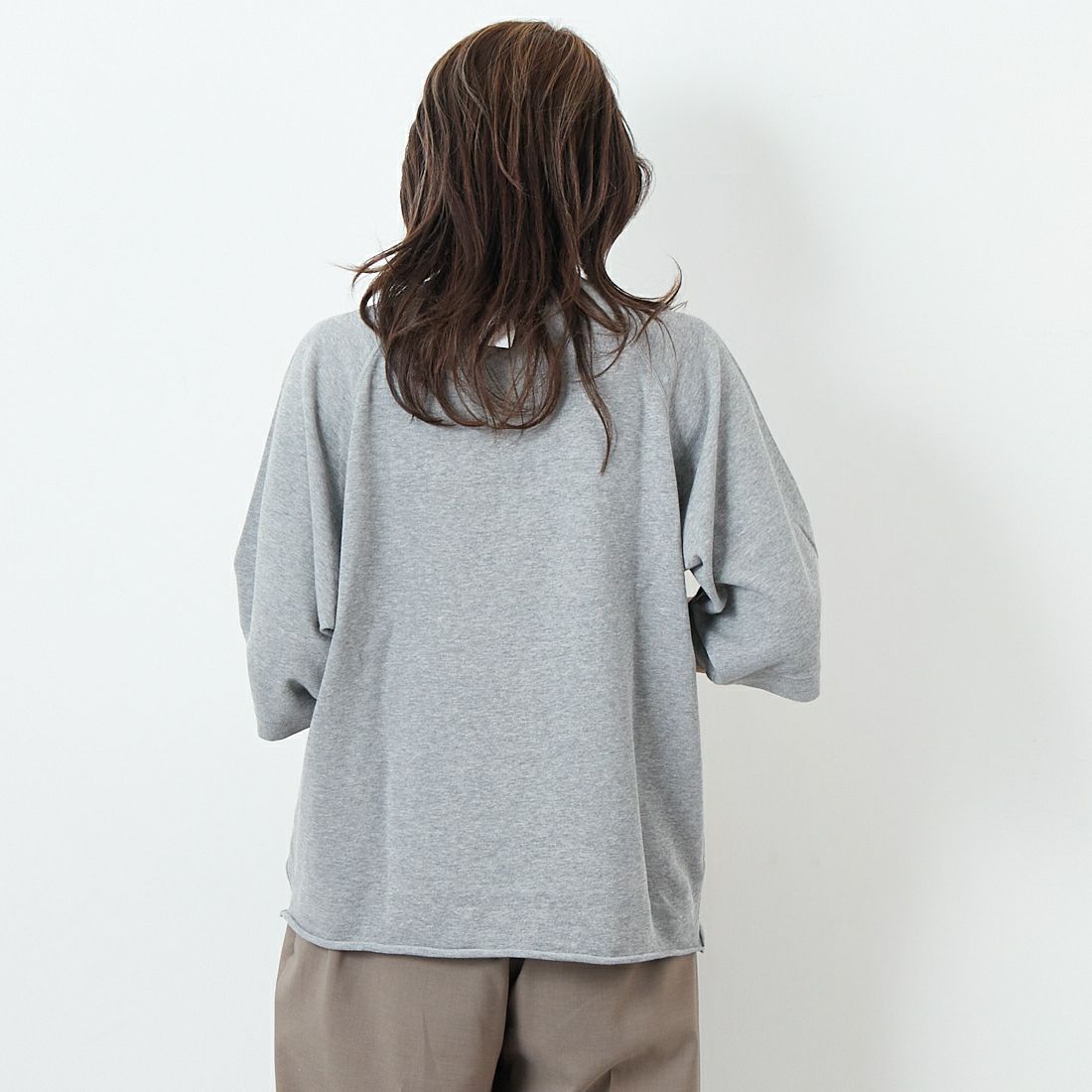 THE SHINZONE [ザ シンゾーン] INLAYED ハーフスリーブTシャツ [25SMSCU03] 06 GRAY &&モデル身長：167cm 着用サイズ：F0&&